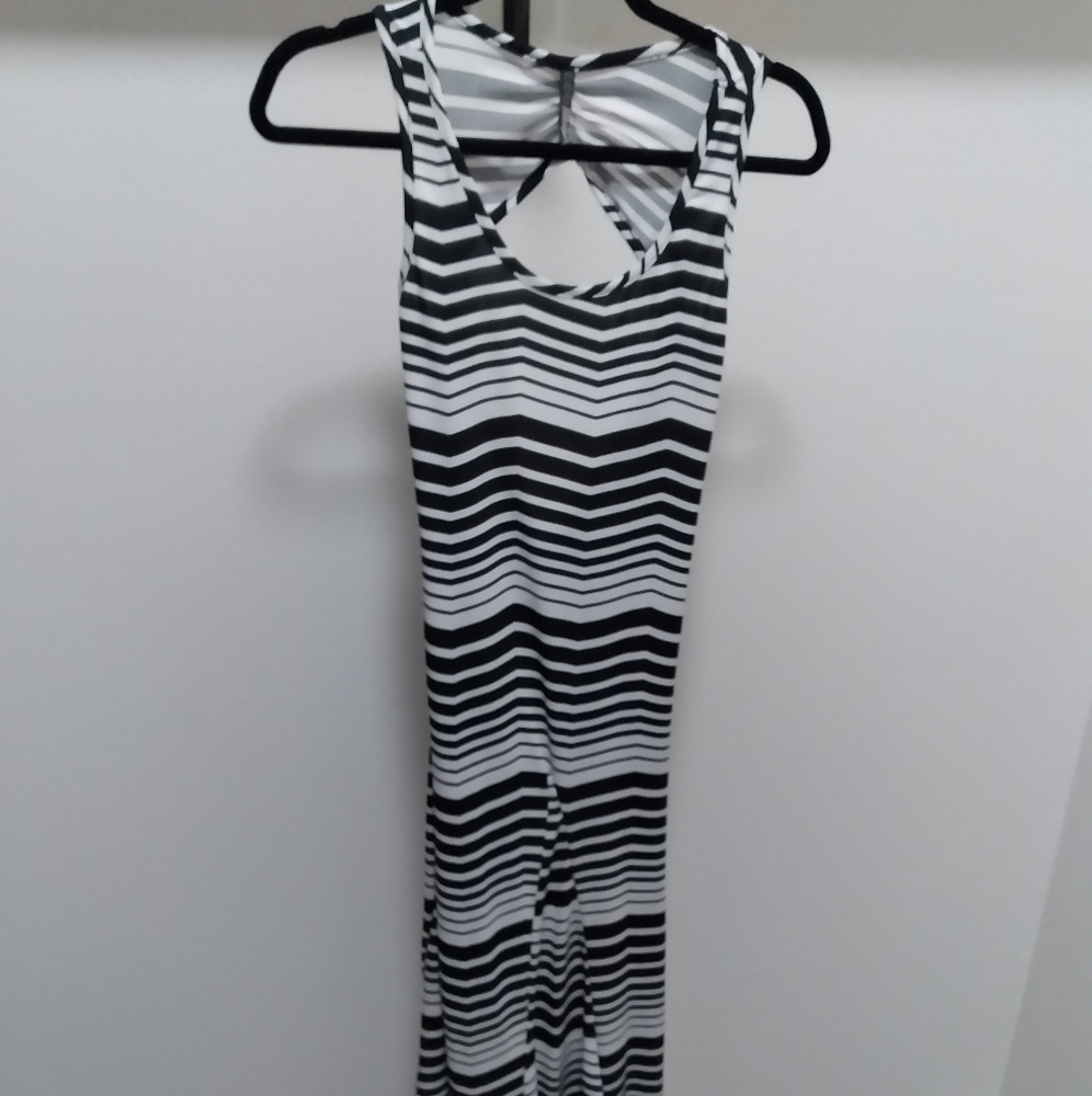579 dress,size Medium,black and white